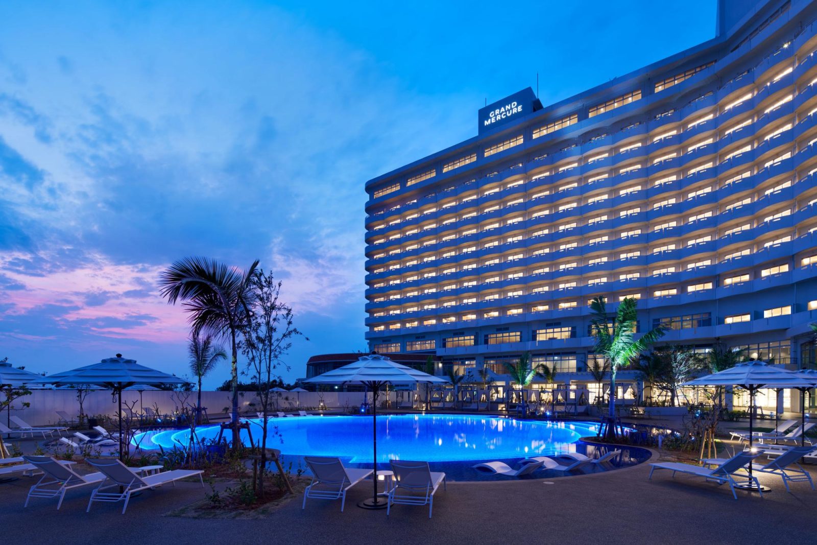 游泳池&活動TOP|Grand Mercure Okinawa Cape Zanpa Resort